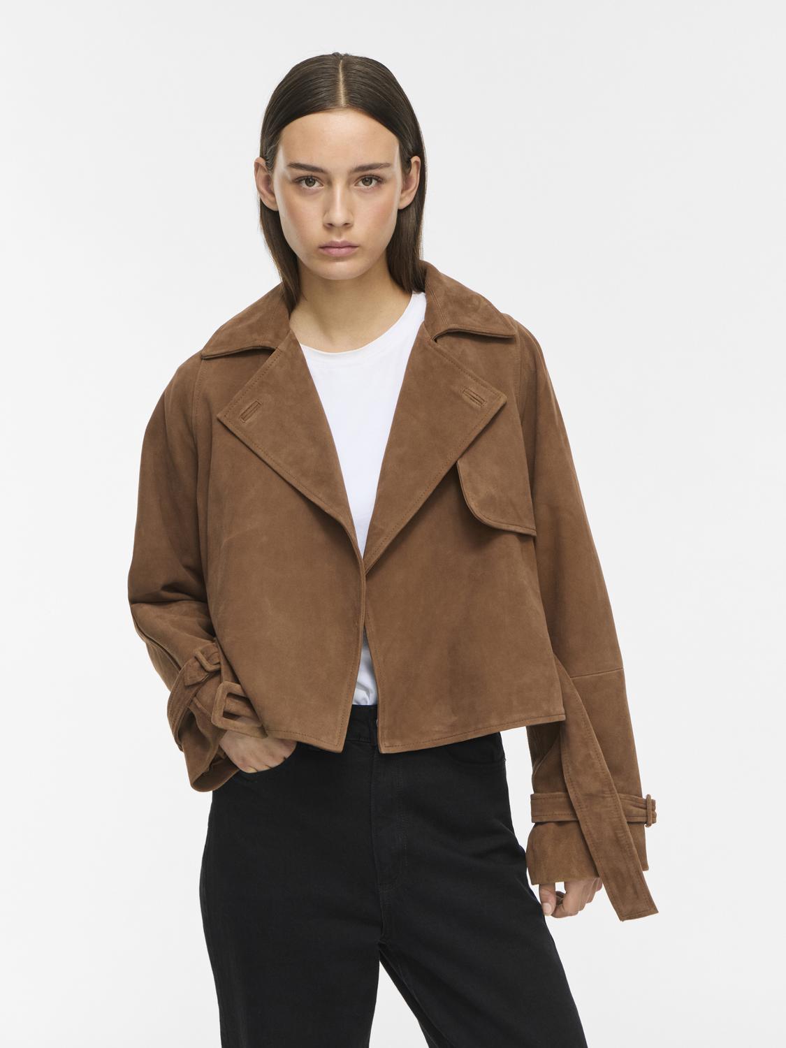 model_shot-front